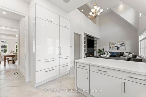 Photo 21 at 41 Annsleywood Court, Kleinburg, Vaughan