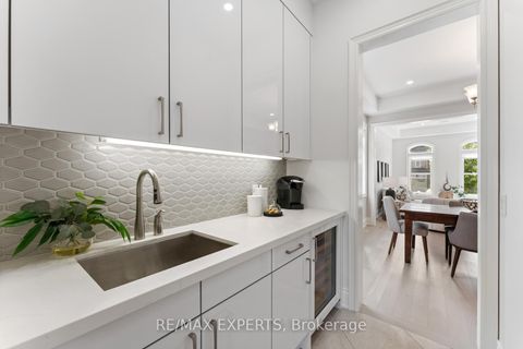 Photo 22 at 41 Annsleywood Court, Kleinburg, Vaughan