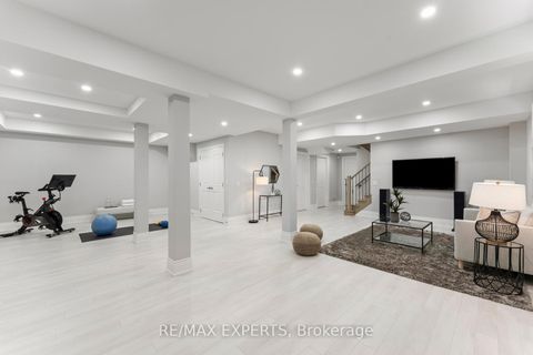 Photo 41 at 41 Annsleywood Court, Kleinburg, Vaughan