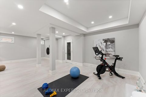 Photo 44 at 41 Annsleywood Court, Kleinburg, Vaughan