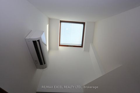 Photo 13 at 577 Hillsdale Avenue E, Mount Pleasant East, Toronto