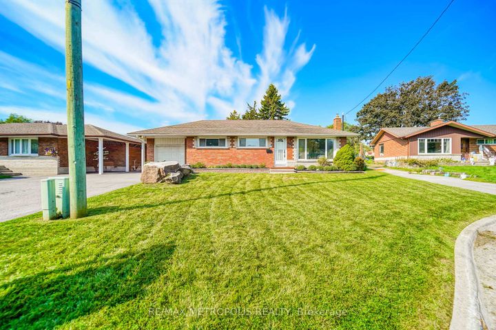 Photo 6 at 592 Carlyle Court, Donevan, Oshawa