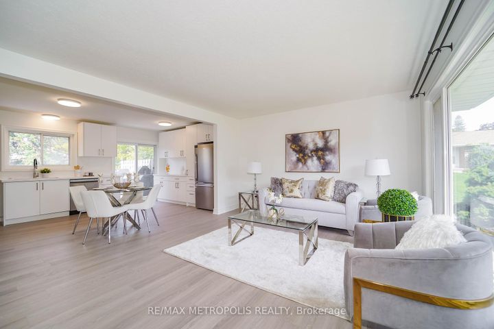 Photo 15 at 592 Carlyle Court, Donevan, Oshawa