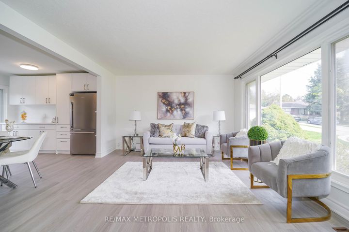 Photo 16 at 592 Carlyle Court, Donevan, Oshawa