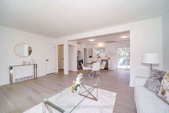 Photo 17 at 592 Carlyle Court, Donevan, Oshawa