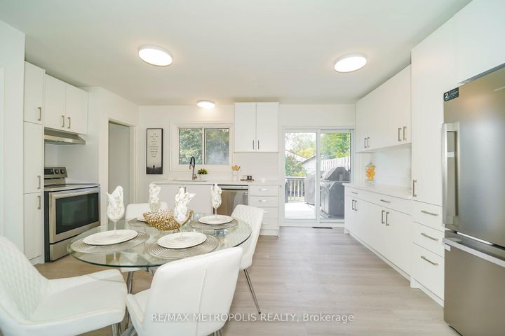 Photo 21 at 592 Carlyle Court, Donevan, Oshawa