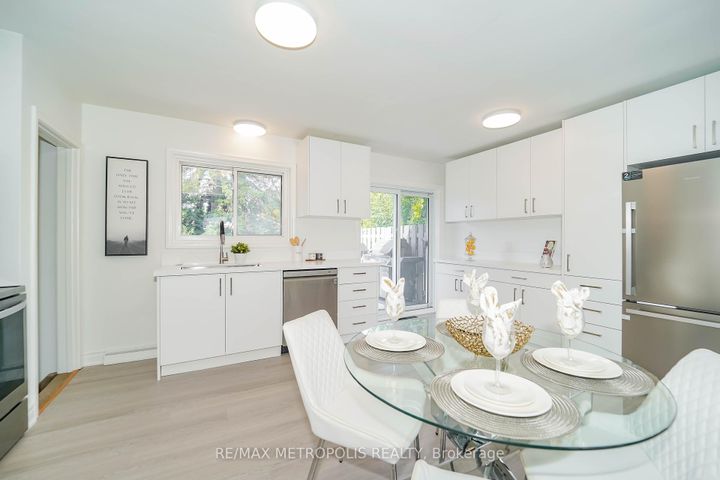 Photo 22 at 592 Carlyle Court, Donevan, Oshawa