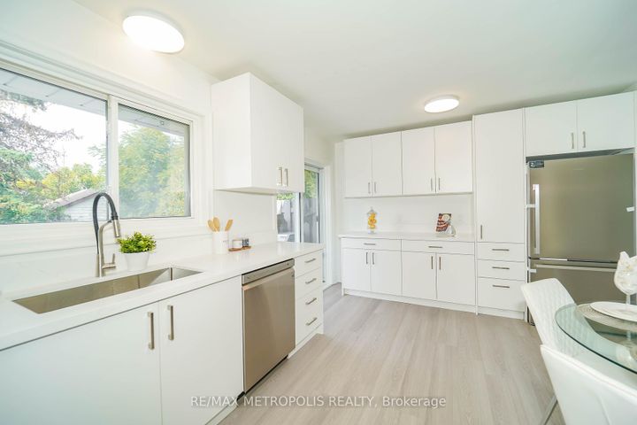 Photo 23 at 592 Carlyle Court, Donevan, Oshawa