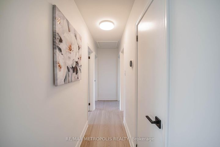 Photo 24 at 592 Carlyle Court, Donevan, Oshawa