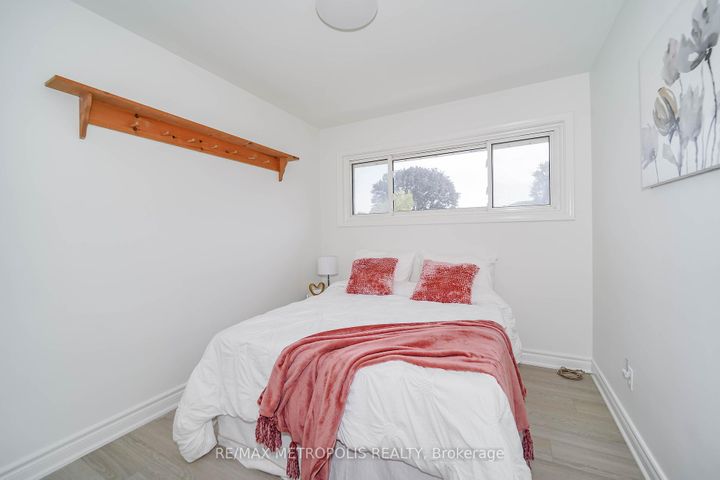 Photo 25 at 592 Carlyle Court, Donevan, Oshawa