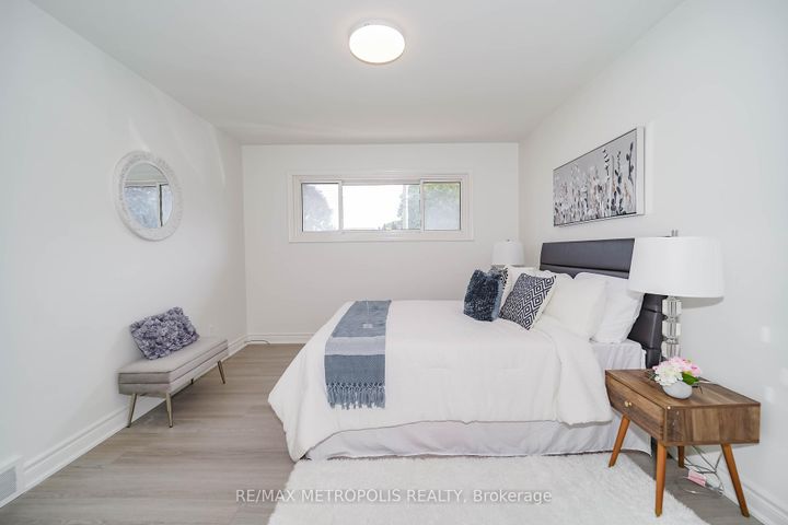 Photo 27 at 592 Carlyle Court, Donevan, Oshawa