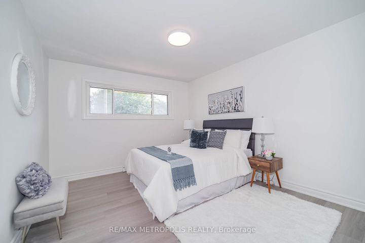 Photo 28 at 592 Carlyle Court, Donevan, Oshawa
