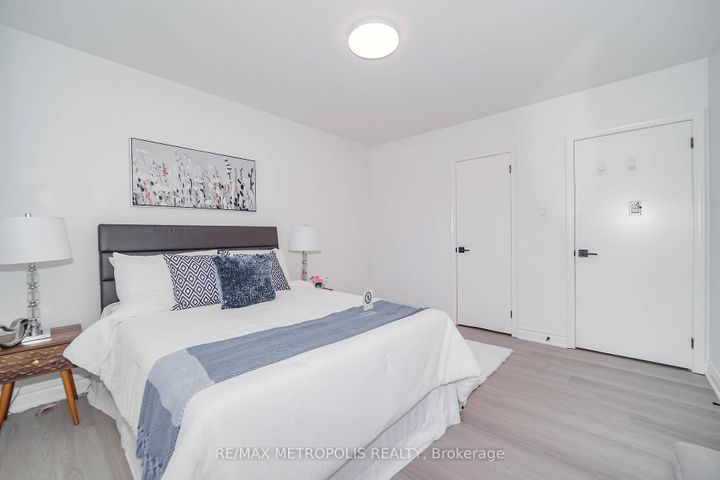 Photo 29 at 592 Carlyle Court, Donevan, Oshawa