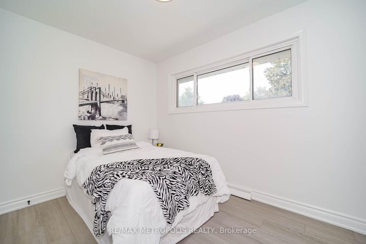 Photo 30 at 592 Carlyle Court, Donevan, Oshawa