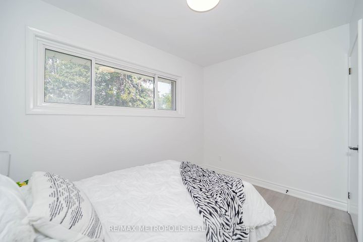 Photo 31 at 592 Carlyle Court, Donevan, Oshawa
