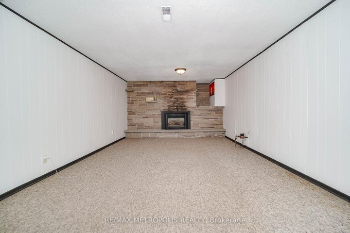 Photo 41 at 592 Carlyle Court, Donevan, Oshawa