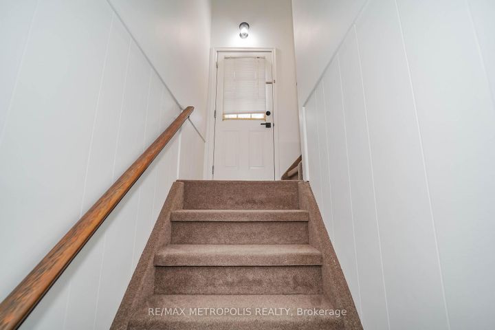 Photo 43 at 592 Carlyle Court, Donevan, Oshawa