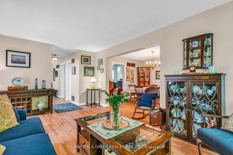 Photo 18 at 1 Woodvale Crescent, East York, Toronto