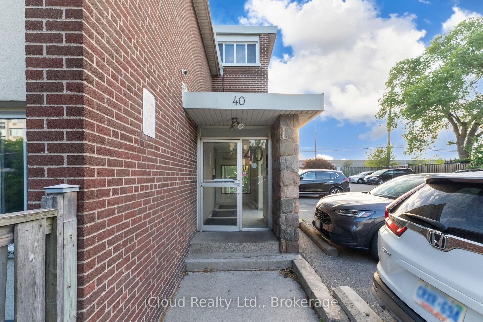 10 - 40 Rabbit Lane, West Deane, Toronto 