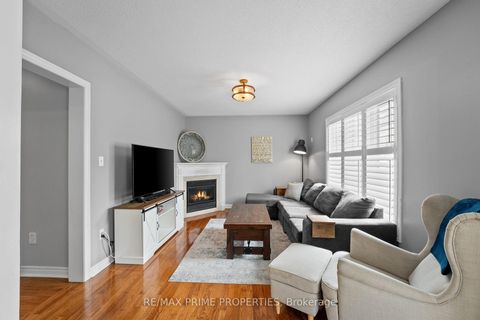 Photo 10 at 648 Society Crescent, Summerhill Estates, Newmarket