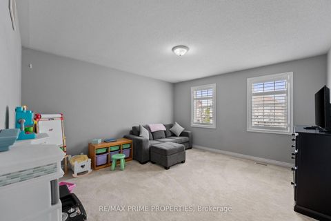 Photo 17 at 648 Society Crescent, Summerhill Estates, Newmarket