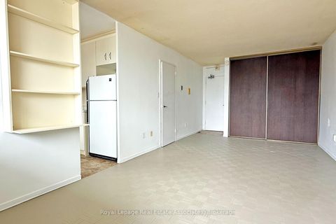 Photo 3 at 1711 - 40 Homewood Avenue, South St. James Town, Toronto