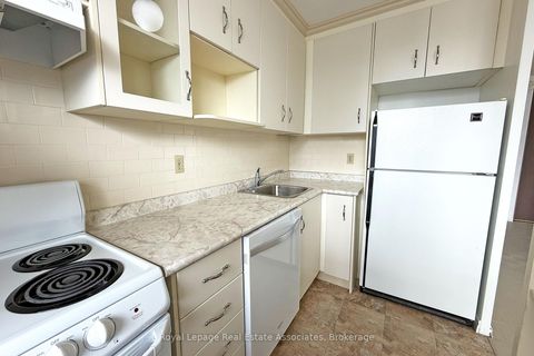 Photo 8 at 1711 - 40 Homewood Avenue, South St. James Town, Toronto