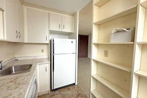 Photo 9 at 1711 - 40 Homewood Avenue, South St. James Town, Toronto