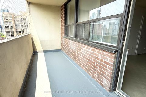Photo 12 at 1711 - 40 Homewood Avenue, South St. James Town, Toronto