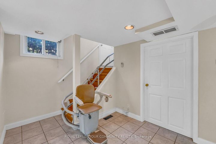 Photo 23 at 6 Hentob Court, Beaumonde Heights, Toronto