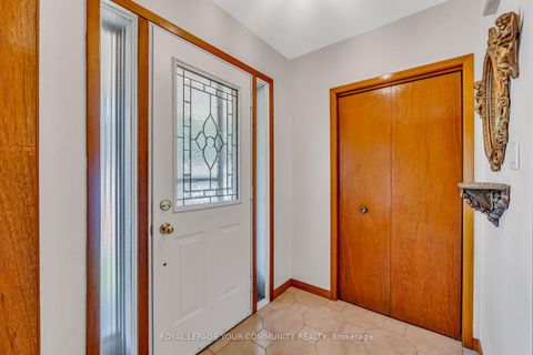 Photo 3 at 6 Hentob Court, Beaumonde Heights, Toronto