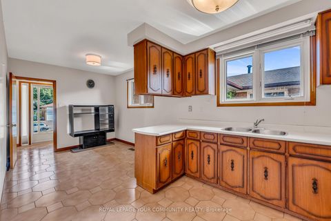 Photo 6 at 6 Hentob Court, Beaumonde Heights, Toronto