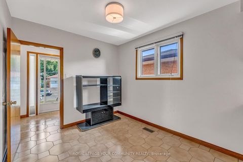 Photo 7 at 6 Hentob Court, Beaumonde Heights, Toronto