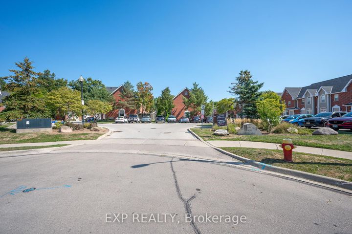 Photo 5 at 64 - 4200 Kilmer Drive, Tansley, Burlington