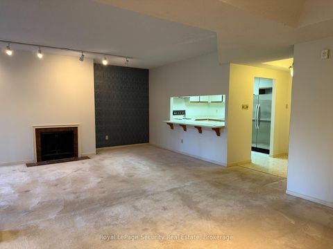 Photo 11 at 10 - 20 Glebe Road W, Eglinton, Toronto