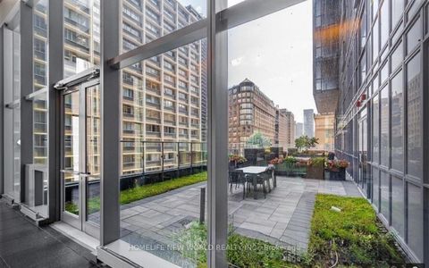 Photo 9 at 812 - 7 Grenville Street, Bay Street Corridor, Toronto