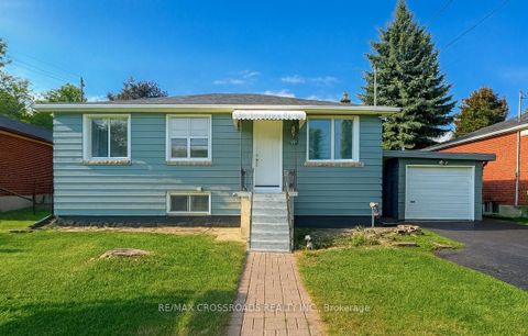 Photo 1 at 260 Connaught Avenue, Newtonbrook West, Toronto