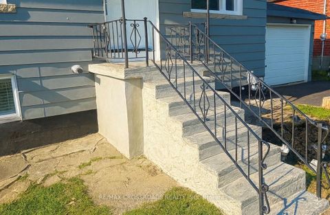Photo 2 at 260 Connaught Avenue, Newtonbrook West, Toronto