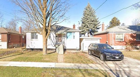 Photo 5 at 260 Connaught Avenue, Newtonbrook West, Toronto