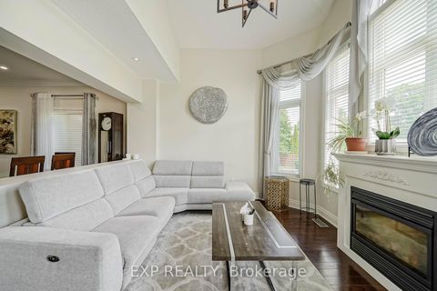 Photo 3 at 116 Colesbrook Road, Westbrook, Richmond Hill