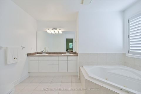 Photo 27 at 95 Loudon Crescent, Beverley Glen, Vaughan
