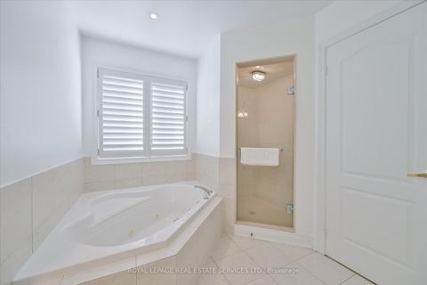 Photo 28 at 95 Loudon Crescent, Beverley Glen, Vaughan