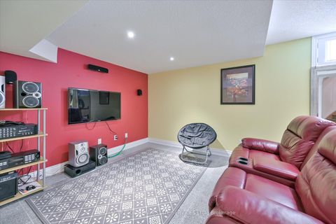 Photo 36 at 95 Loudon Crescent, Beverley Glen, Vaughan