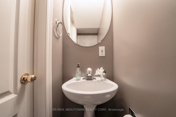 Photo 42 at 11 Morrison Creek Crescent, RO River Oaks, Oakville