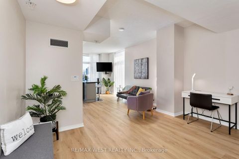 Photo 4 at 1621E - 36 LISGAR Street, Little Portugal, Toronto