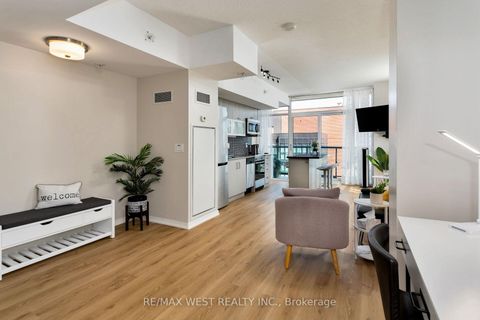 Photo 5 at 1621E - 36 LISGAR Street, Little Portugal, Toronto