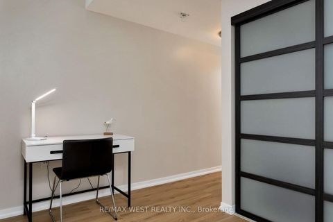 Photo 6 at 1621E - 36 LISGAR Street, Little Portugal, Toronto