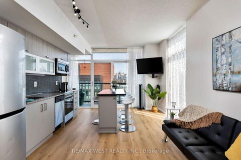 Photo 7 at 1621E - 36 LISGAR Street, Little Portugal, Toronto