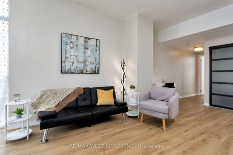 Photo 8 at 1621E - 36 LISGAR Street, Little Portugal, Toronto