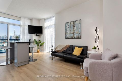 Photo 9 at 1621E - 36 LISGAR Street, Little Portugal, Toronto
